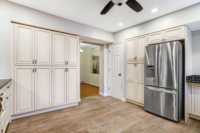 Building Photo - 3351 Clay St NE