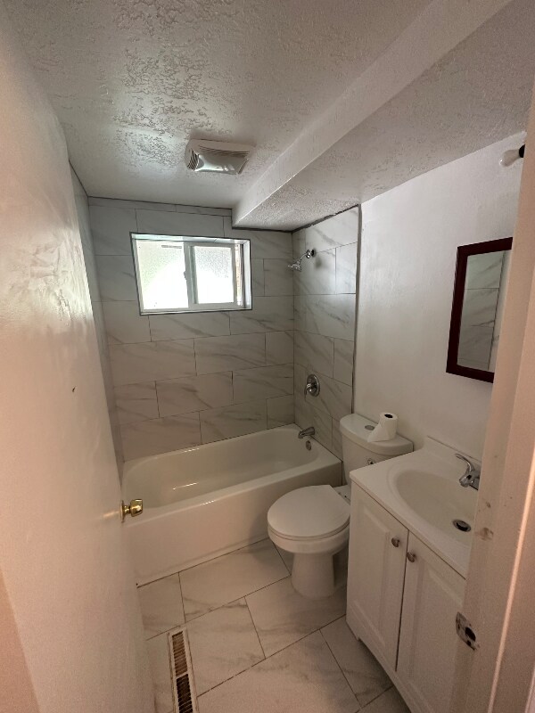 Building Photo - 3381 Tess Ave
