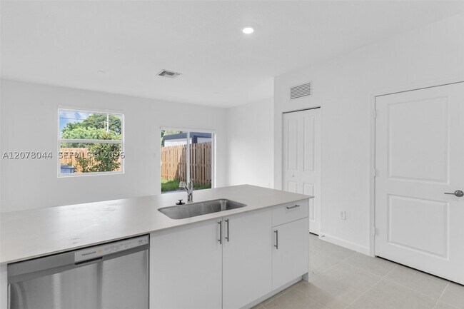 Building Photo - 27634 SW 156th Ave