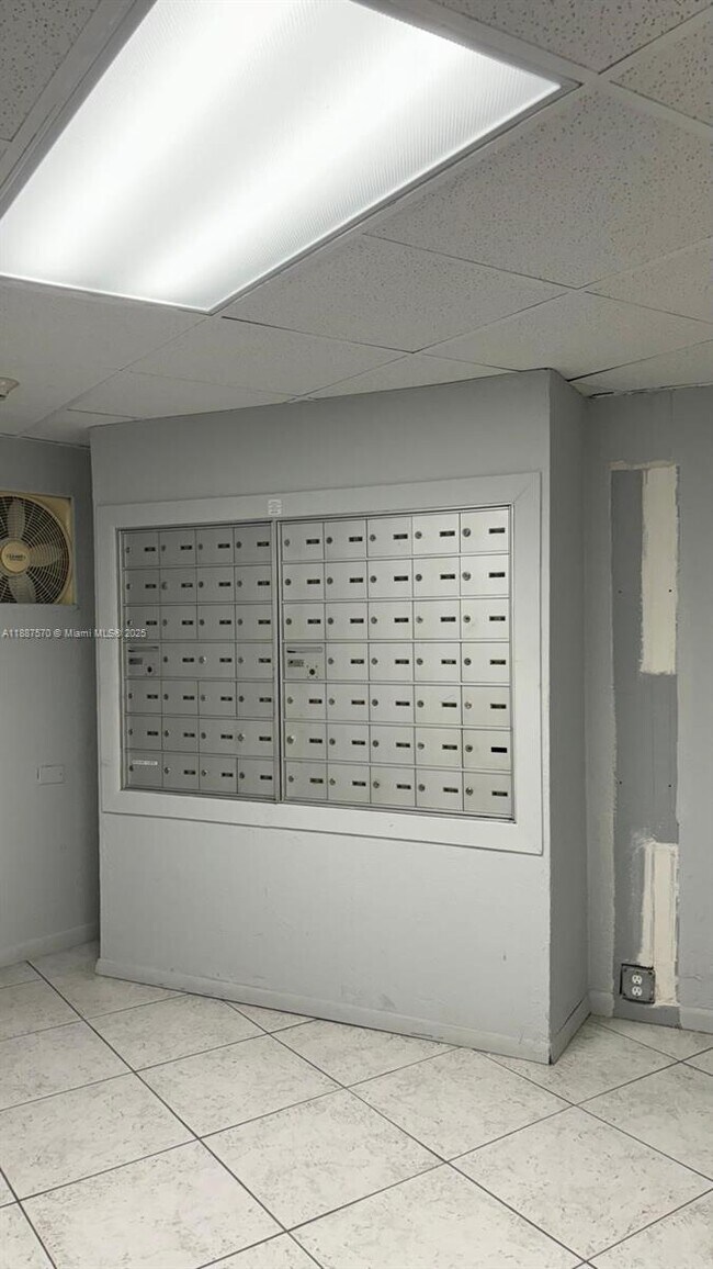 Building Photo - 1913 S Ocean Dr