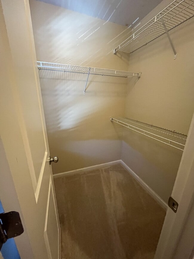 Building Photo - "Charming 2-Bedroom Townhouse Retreat with 2.5 Baths in Kernersville!"