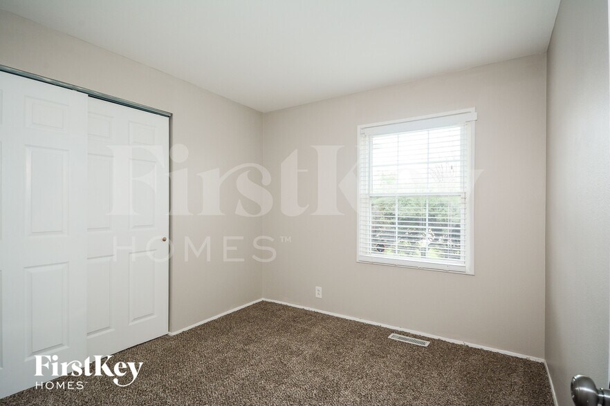 Building Photo - 2718 Westminster Dr