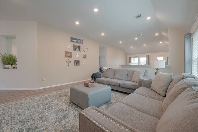 Building Photo - 506 Pecan Landing Ln