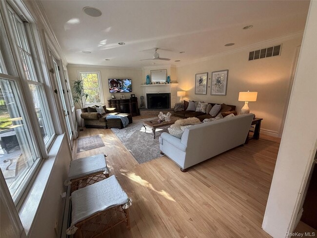 Building Photo - 2465 Fairway Dr