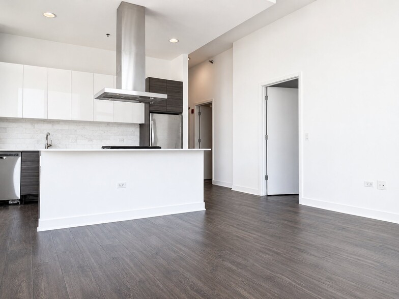 Building Photo - 215 W Hubbard St