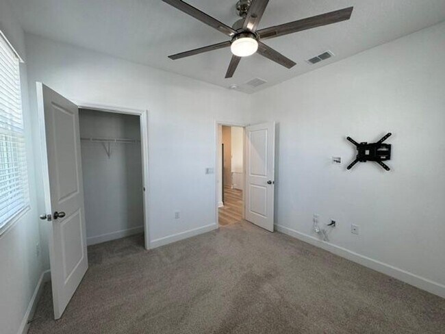 Building Photo - 1 Bedroom Garage Apartment Island Village of Celebration