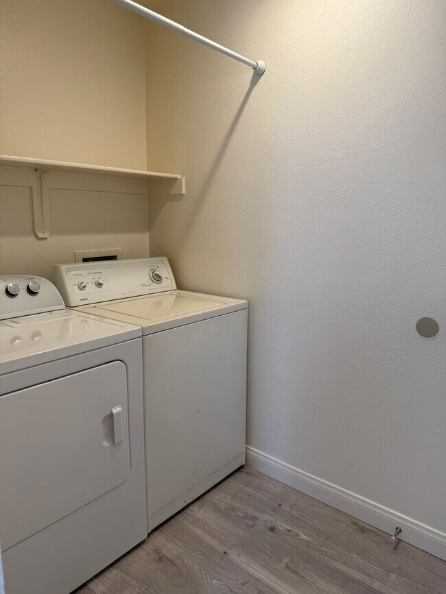Building Photo - 876 Adobe Flat Dr