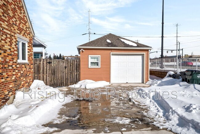 Building Photo - 1937 N Sunny Ridge Rd