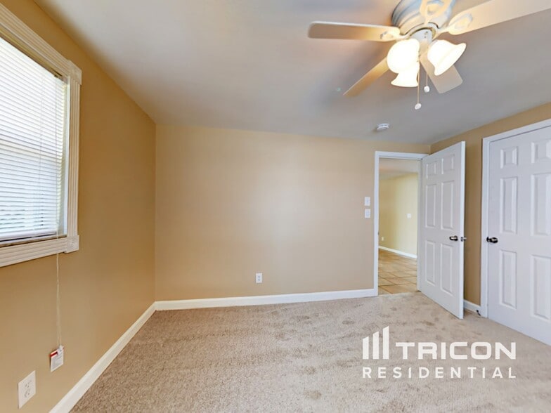 Building Photo - 8589 Lantana Dr