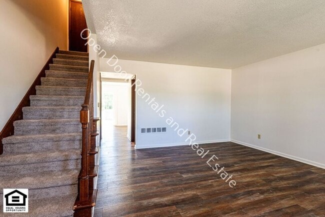 Building Photo - 5214 Vermont Ln