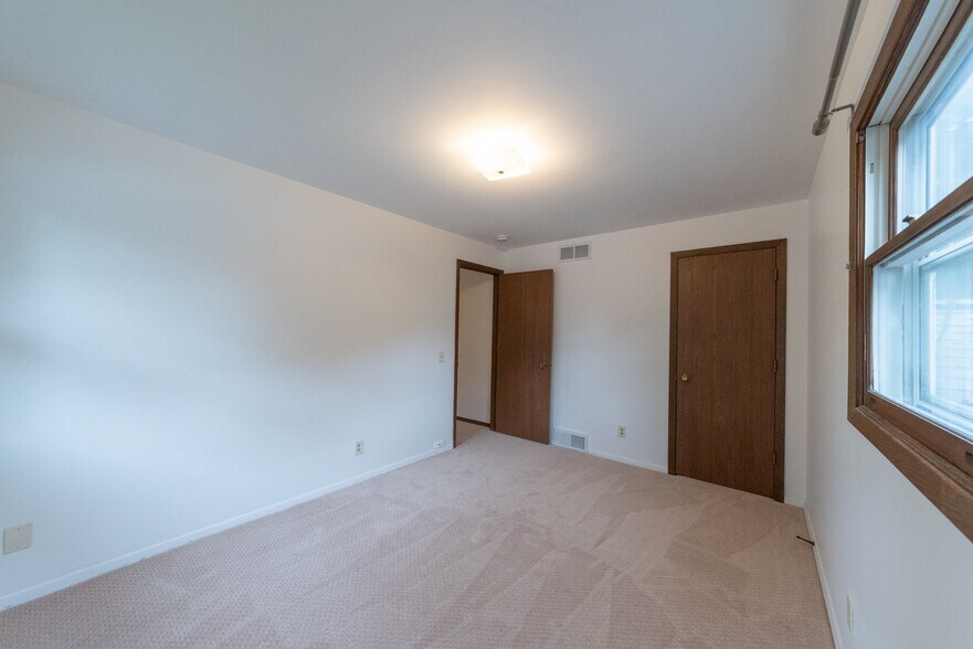 Bedroom 2 - 5312 Trafalger Pl