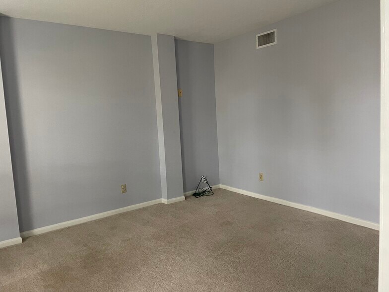 Building Photo - 15714 Mill Point Dr