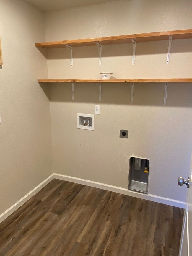 Building Photo - Charming Fallon 3 bedroom with RV Acess
