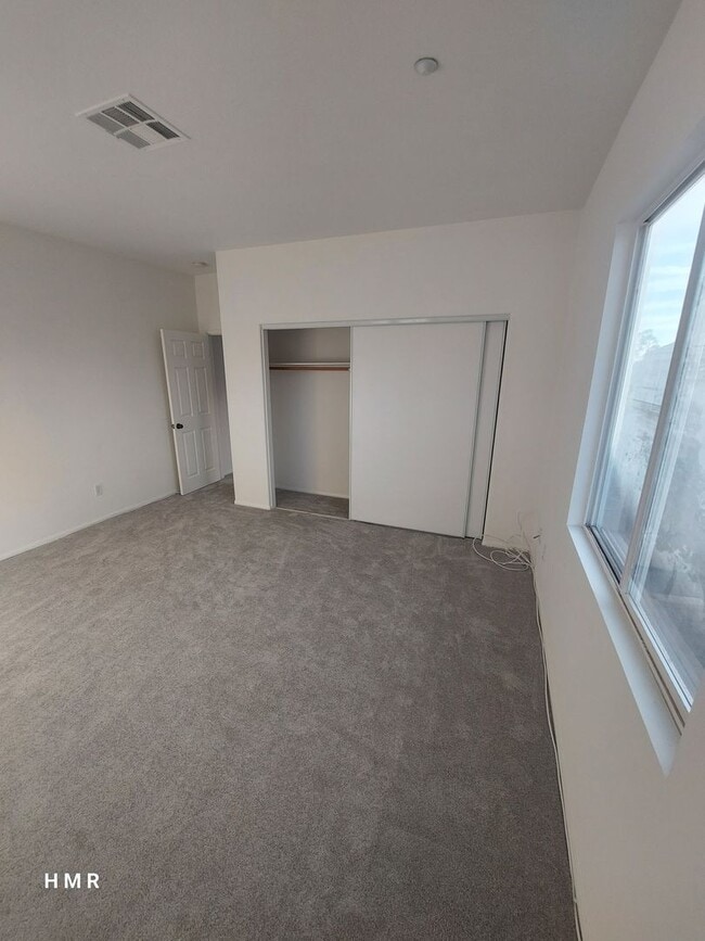Building Photo - Stunning Two-Story Home with 4 Bedrooms an...