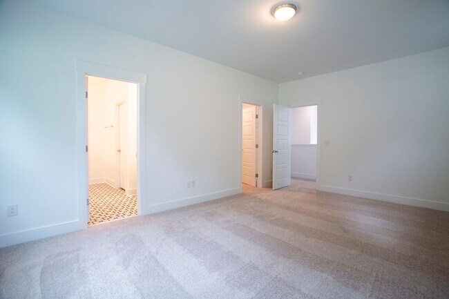 Building Photo - Chatham Park *Like New* Late July availability!
