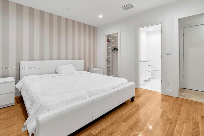 Building Photo - 415 Rovino Ave