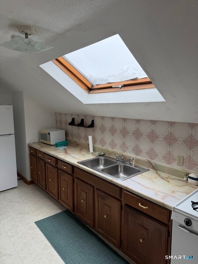 Building Photo - 183 Columbia St