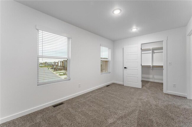 Building Photo - 751 St Charles Pl