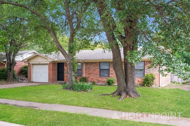 Building Photo - 3 BR/2BA | Newly Renovated Single Family Home |  | 1-Car Covered Parking | Gated backyard