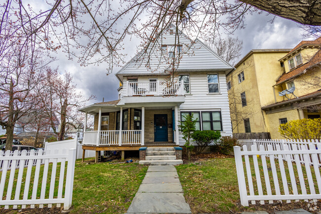 Building Photo - 601 Clay Ave