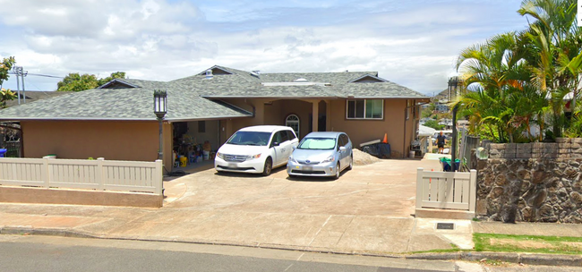 shared driveway with front house - 1550 Ala Mahamoe St