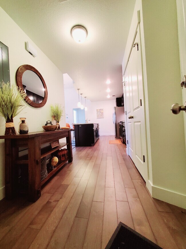 Entryway - 4672 Hahns Peak Dr
