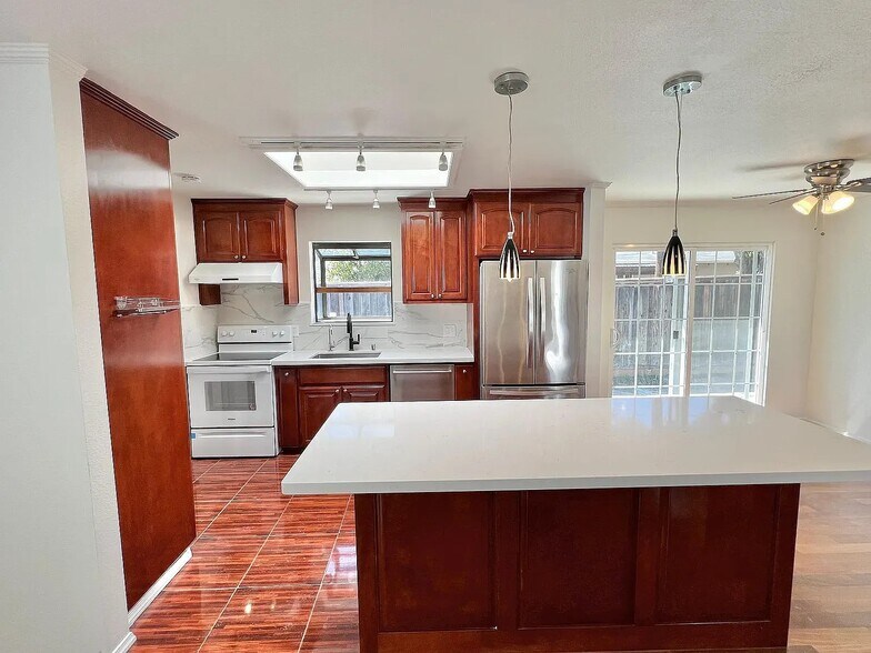 Building Photo - 3175 Machado Ave