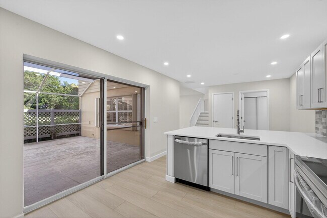 Building Photo - 4204 Roxbury Ct
