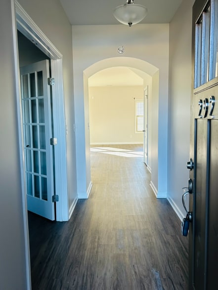 Building Photo - 292 Holt St