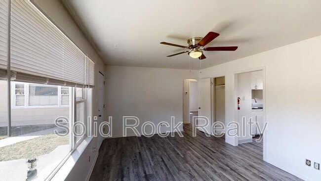 Building Photo - 1216 Janes Ln
