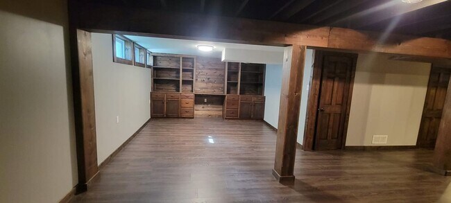Building Photo - 3 bedroom 3 bathroom house with lots of extras