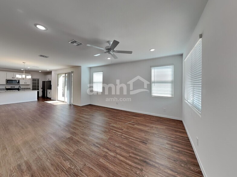Building Photo - 15074 W Sherman St