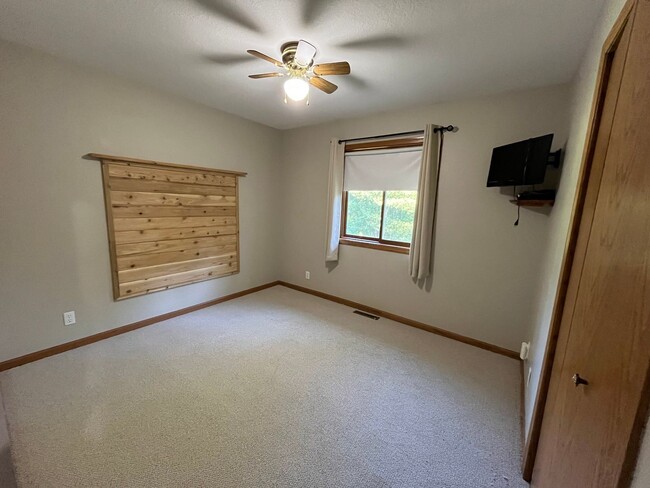 Building Photo - Beautiful 4 Bedroom 3 Bath Home in Cloquet...