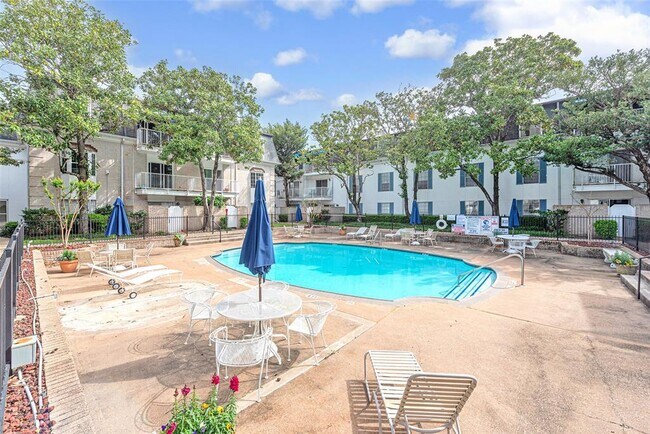 Building Photo - 2601 Bellefontaine St