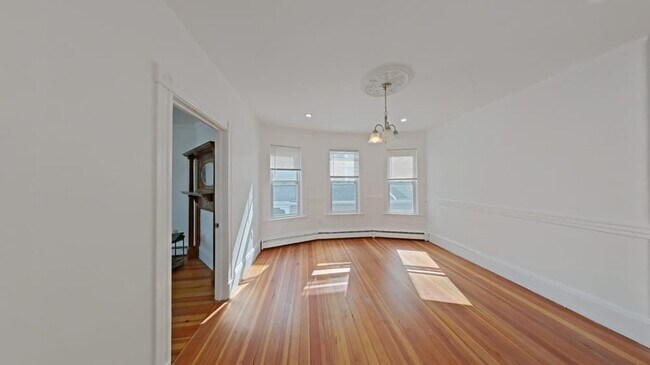 Building Photo - 39 Newport St