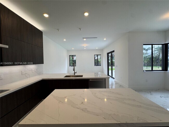 Building Photo - 19749 NE 16th Pl