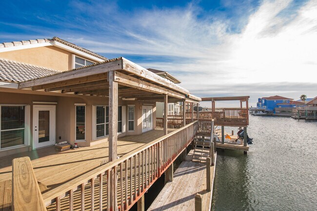 Building Photo - 15325 Cartagena Ct