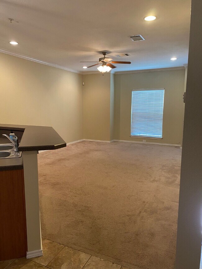 Building Photo - Spectacular Townhouse in Overton Area Minutes from Tech