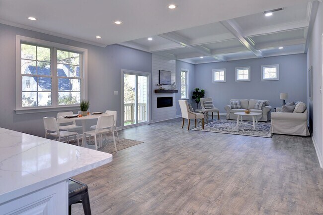 Building Photo - 718 Poquoson Ave