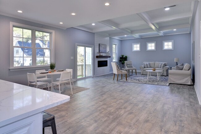 Building Photo - 718C Poquoson Ave