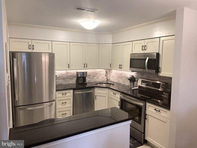 Building Photo - 39A Sumac Ct