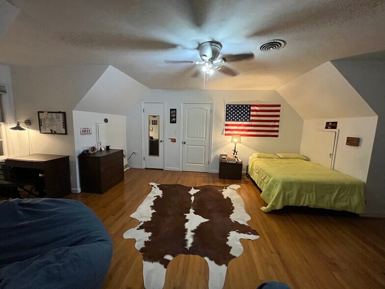 upper east bed - 1816 W Arrowhead Plz