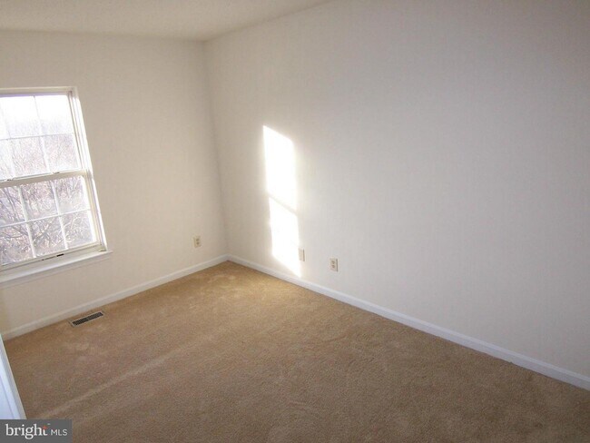 Building Photo - 1336 Foxglove Square