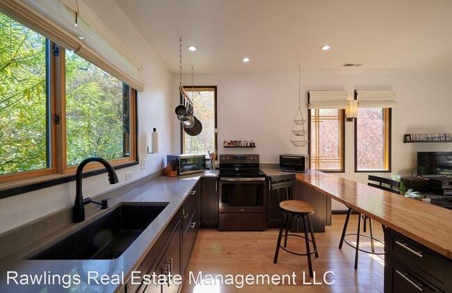 Building Photo - 2 br, 1 bath House - 221 Azalea Road E