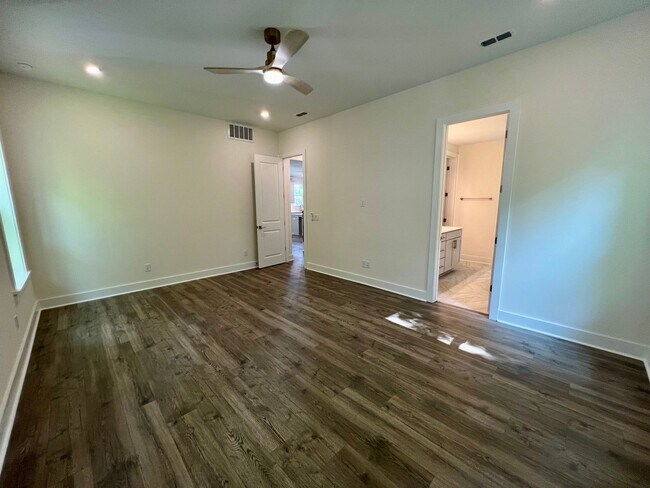 Building Photo - 2429 Vetrina Wy