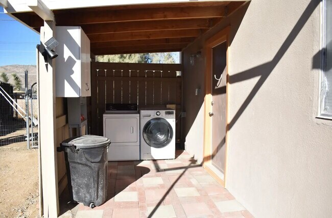 Building Photo - 56202 Taos Trl