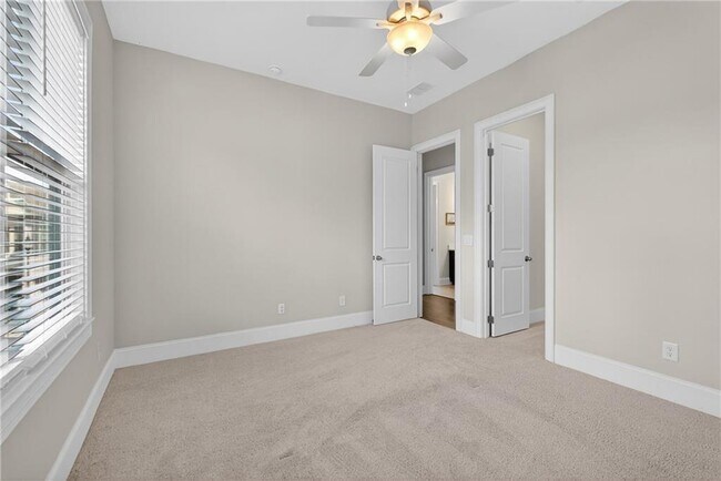 Building Photo - 687 Stickley Oak Way