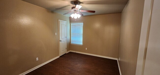 Building Photo - 3 Bed / 2 Bath Duplex - Bunny Trail Area - Text 201-231-7228