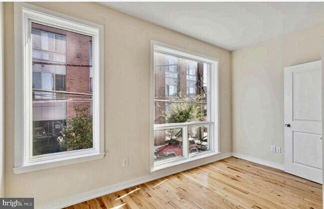 Building Photo - 1206 E Palmer St