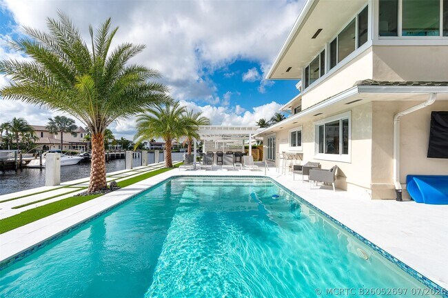Building Photo - 39 Castle Harbor Isle Dr